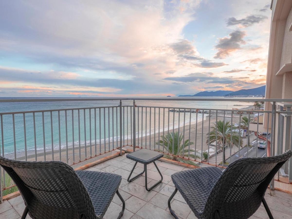 Hotel Jolly Roger Pietra Ligure Ngoại thất bức ảnh